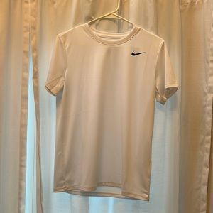 Women’s white nike dry fit shirt size small